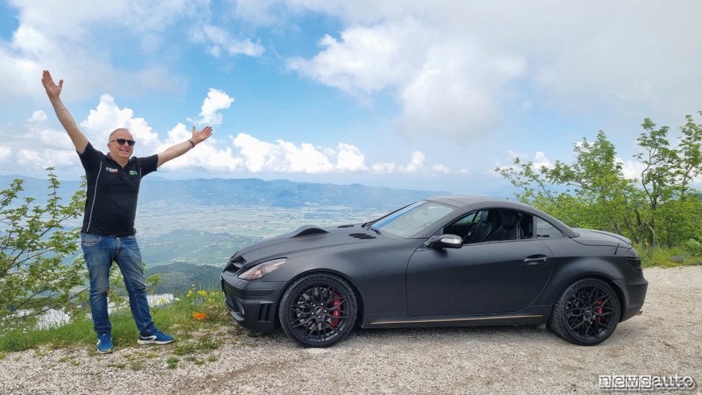 Una Mercedes SLK fatta turbo preparata nel motore, assetto e carrozzeria
