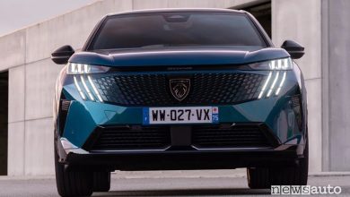 Nuovo Peugeot e-3008 frontale
