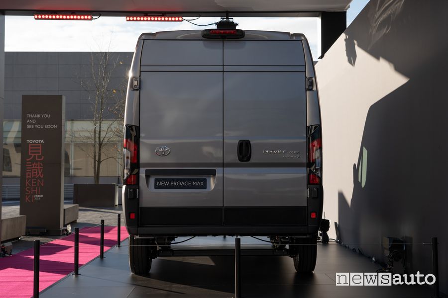 Toyota Proace Max posteriore