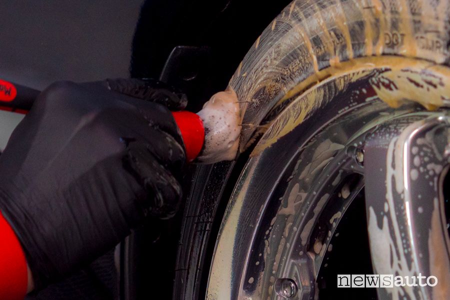 Pennelli per la pulizia dell'auto