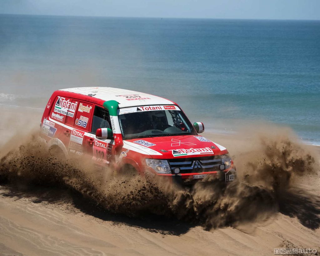 Passaggio sulla sabbia in riva al mare (Totani) alla Dakar