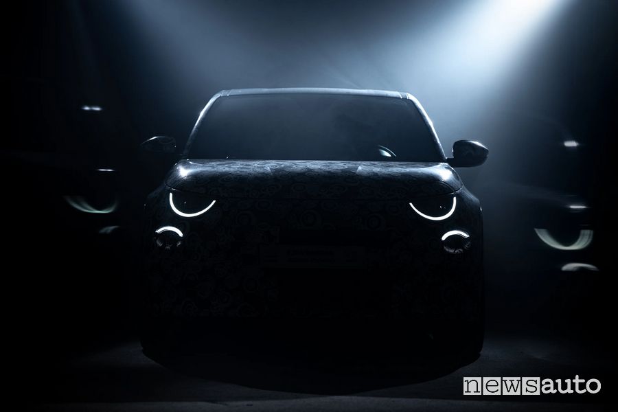 Prototipo Abarth 600 elettrica firma luminosa anteriore