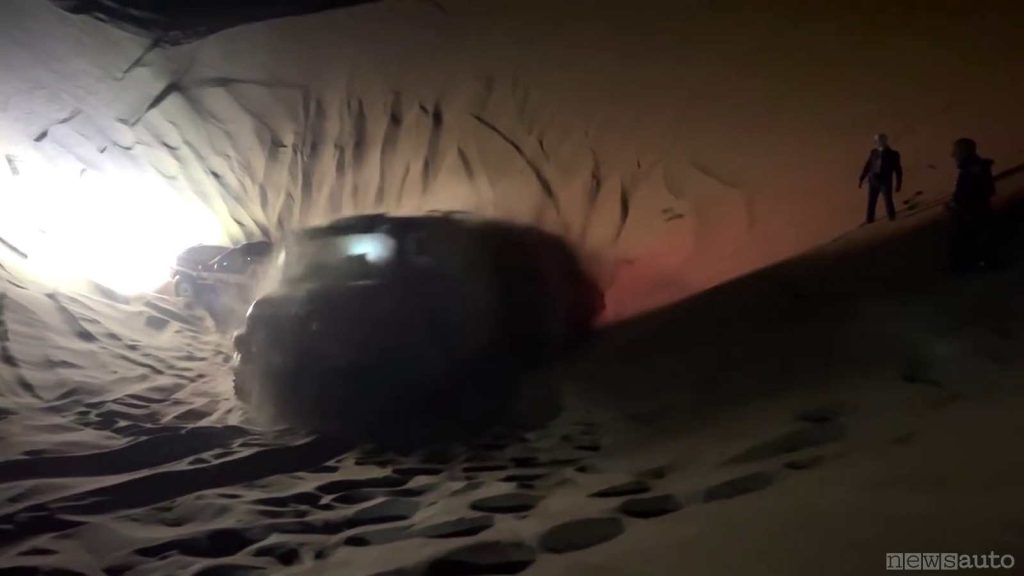 14) il camion è finalmente a terra sulle quattro ruote
