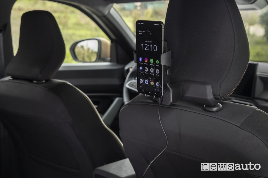 Dacia Duster 2024 accessori YouClip porta smartphone