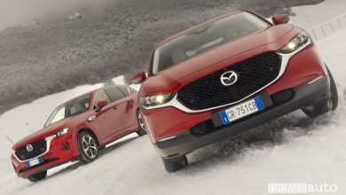 Mazda CX-30 sulla neve nell'AWD Experience in Abruzzo
