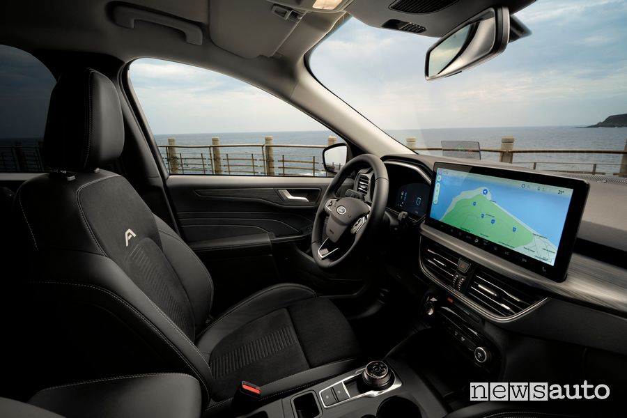 Nuova Ford Kuga Active display da 13,2" abitacolo