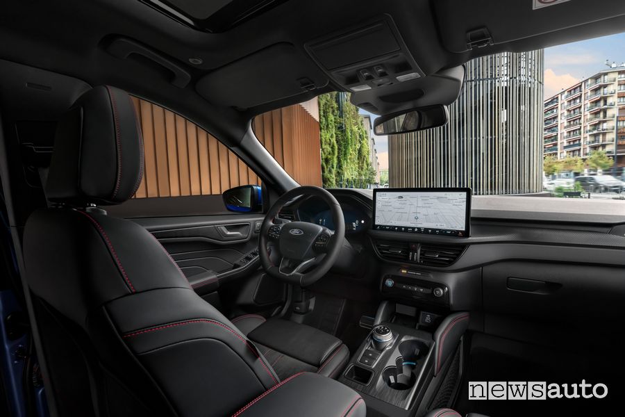 Nuova Ford Kuga ST-Line plancia abitacolo