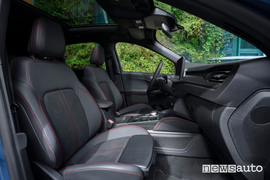 Nuova Ford Kuga ST-Line sedili anteriori abitacolo