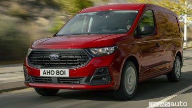 Ford Transit Connect Van su strada