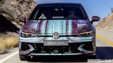 Nuova Volkswagen Golf GTI su strada in versione camuffata