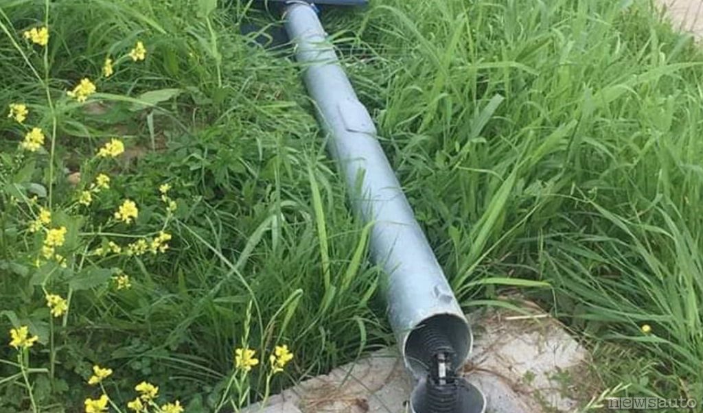 palo autovelox tagliato con flex