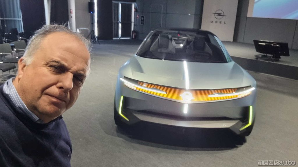 Opel Experimental concept Opel che svela le liee del futuro