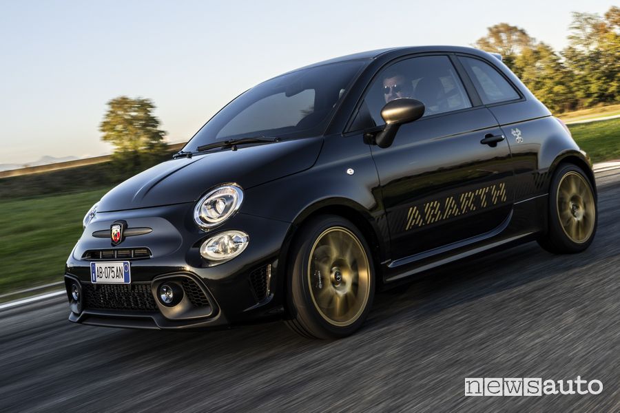 Abarth 695 75° Anniversario in pista