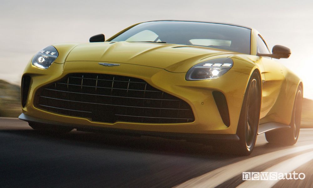 Aston Martin Vantage in pista