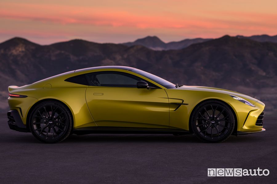 Aston Martin Vantage laterale