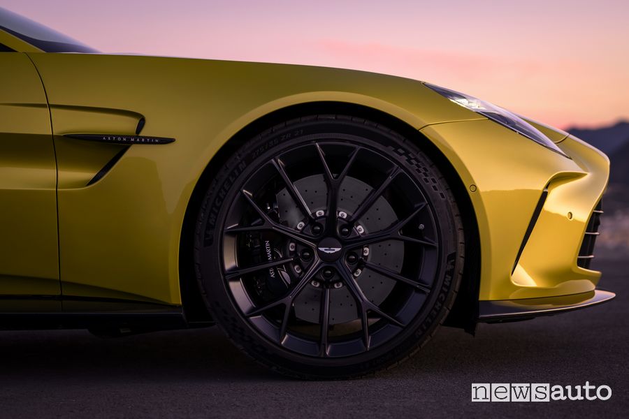 Aston Martin Vantage cerchi da 21"