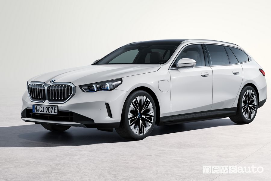 Nuova BMW Serie 5 Touring 530e plug-in