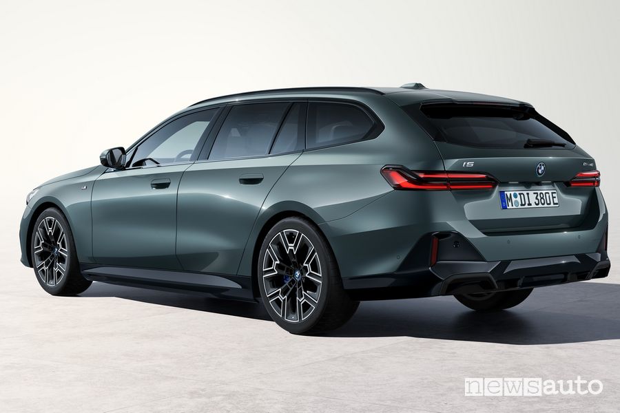 Nuova BMW Serie 5 Touring i5 eDrive40 posteriore 3/4