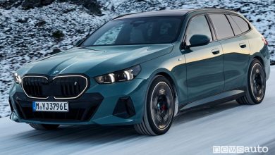 Nuova BMW Serie 5 Touring i5 eDrive40 sulla neve