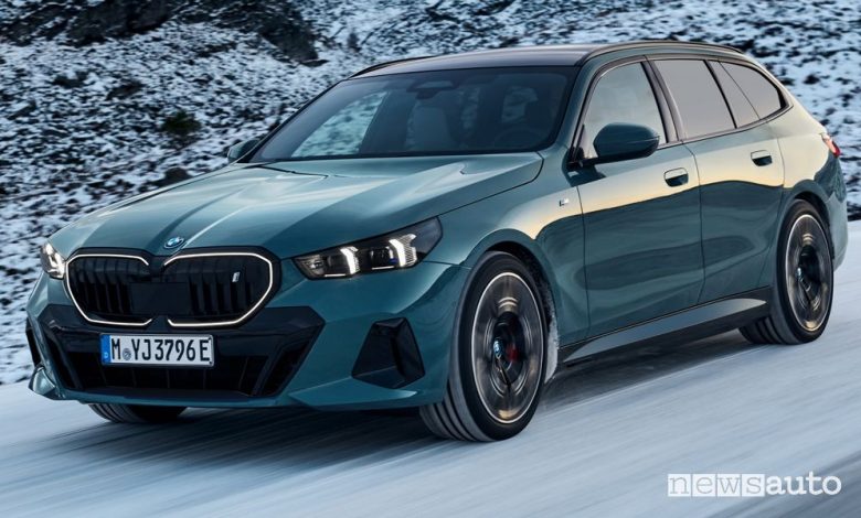 Nuova BMW Serie 5 Touring i5 eDrive40 sulla neve