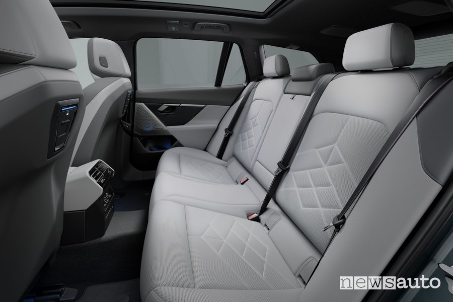Nuova BMW Serie 5 Touring i5 eDrive40 sedili posteriori abitacolo