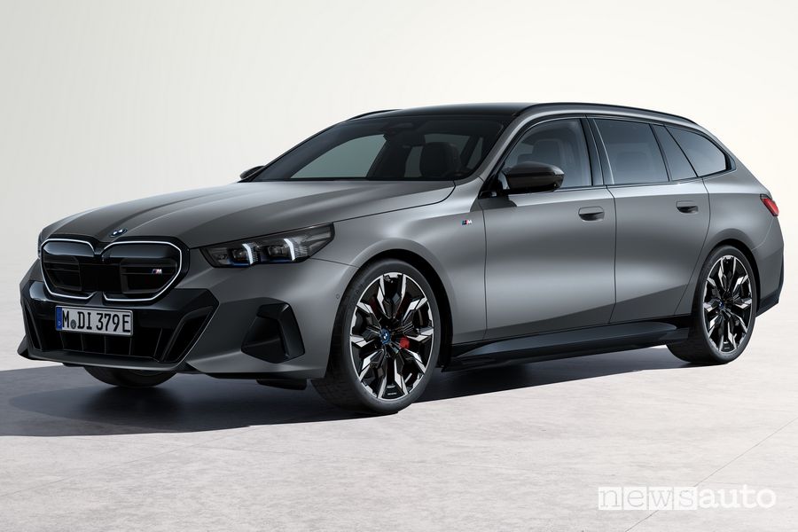 Nuova BMW Serie 5 Touring i5 elettrica M60 xDrive