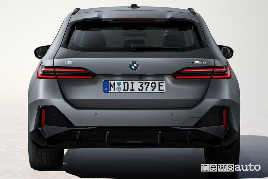 Nuova BMW Serie 5 Touring i5 M60 xDrive posteriore