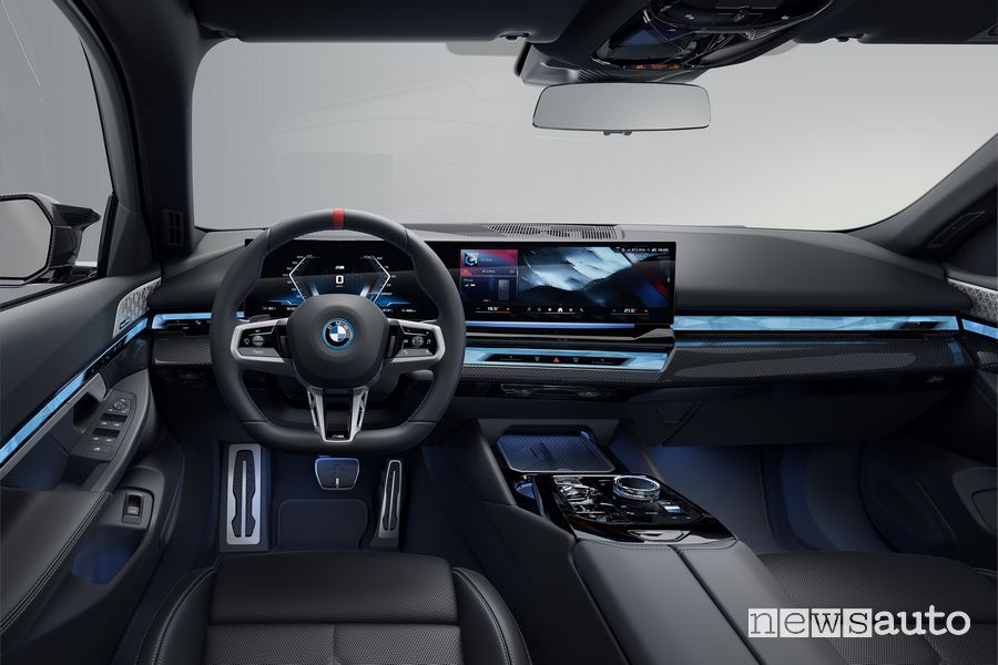 Nuova BMW Serie 5 Touring i5 M60 xDrive plancia abitacolo