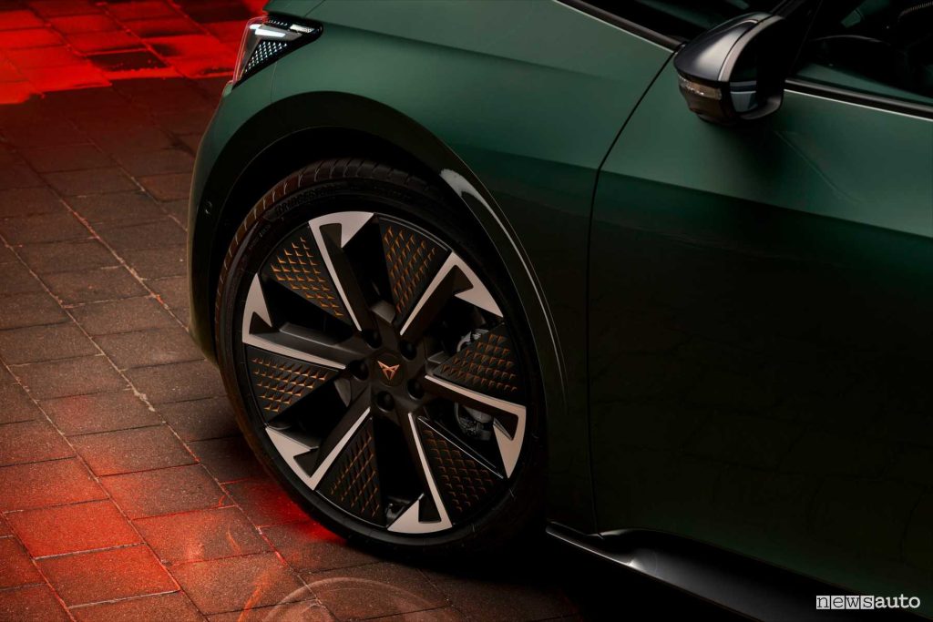 Cupra Born VZ cerchi da 20"