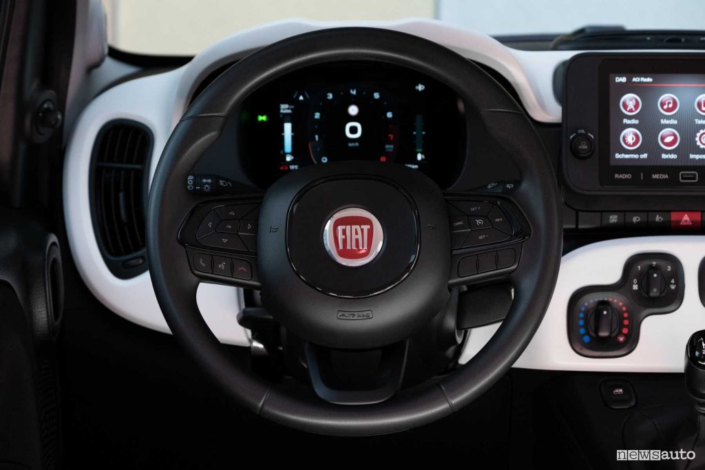 Fiat Pandina serie speciale volante abitacolo