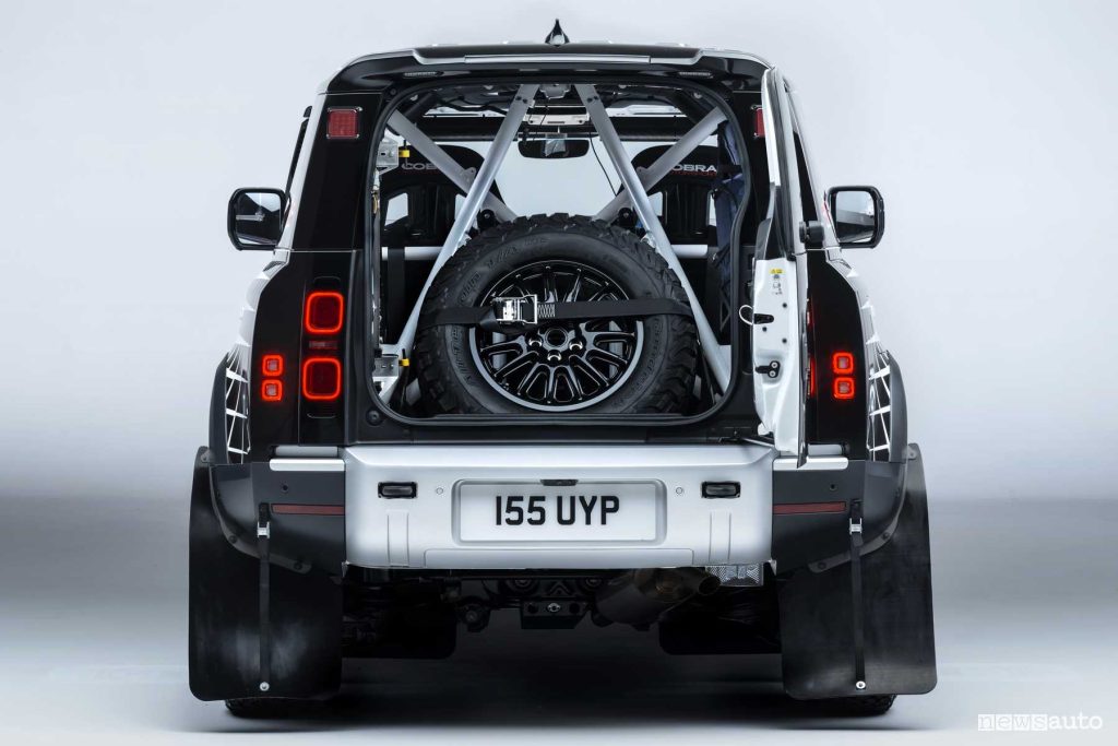 Land Rover Defender Rally Series 2024 posteriore ruota di scorta