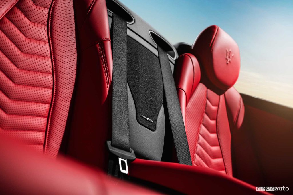 Maserati GranCabrio Trofeo sedili abitacolo