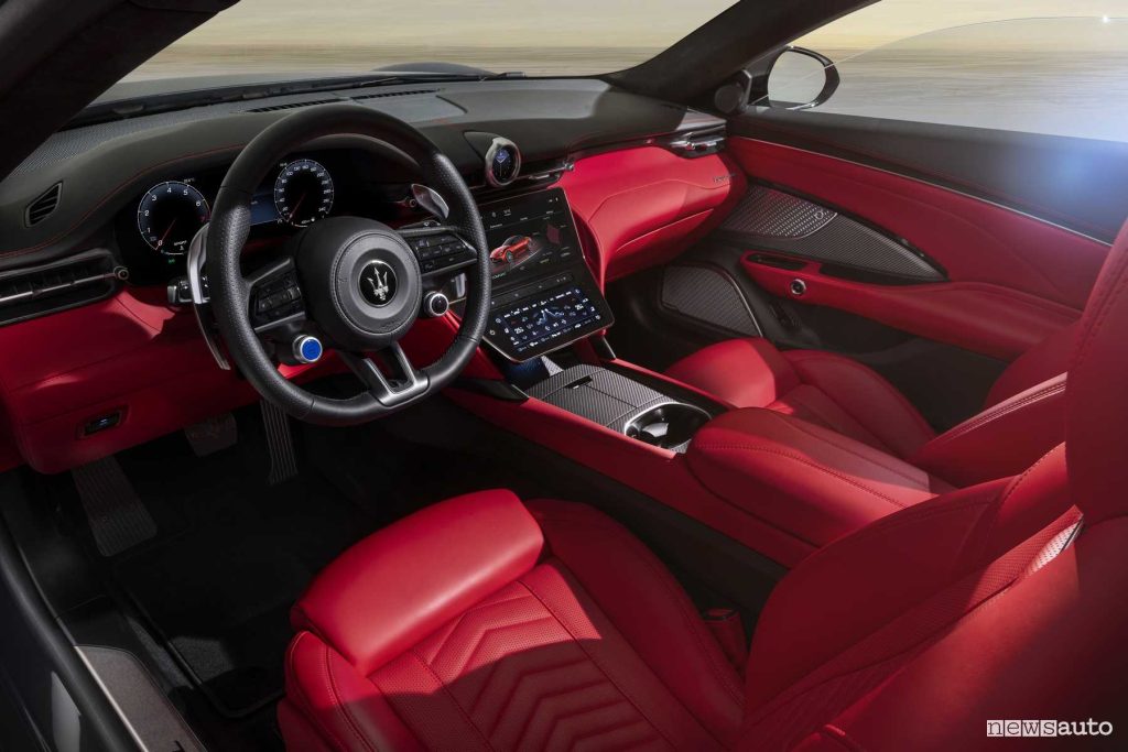 Maserati GranCabrio Trofeo plancia abitacolo