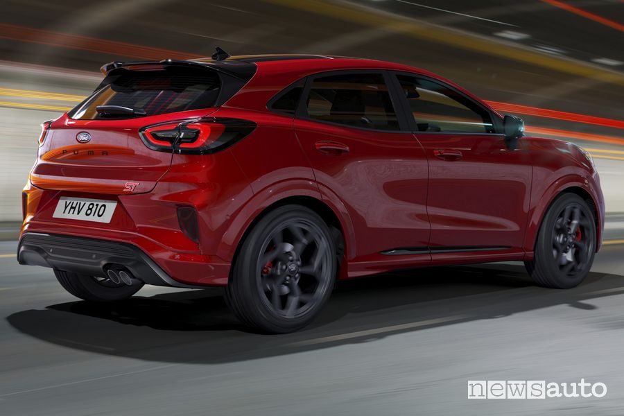 Nuova Ford Puma ST su strada