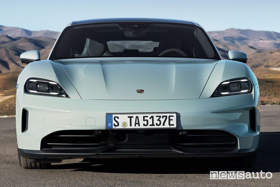 Nuova Porsche Taycan 2024 frontale