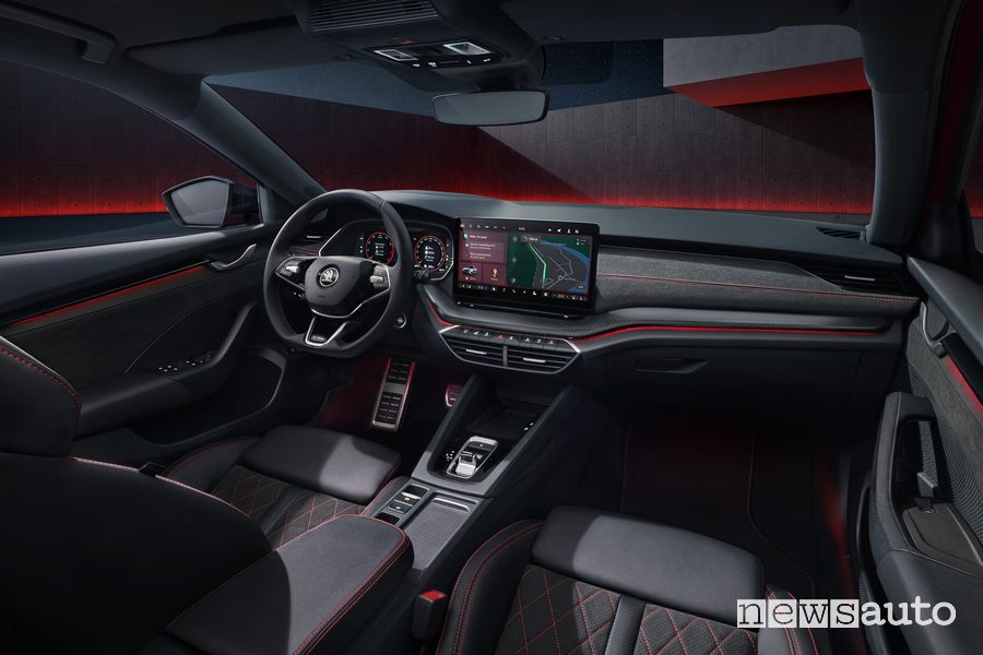 Skoda Octavia RS Wagon 2024 plancia abitacolo