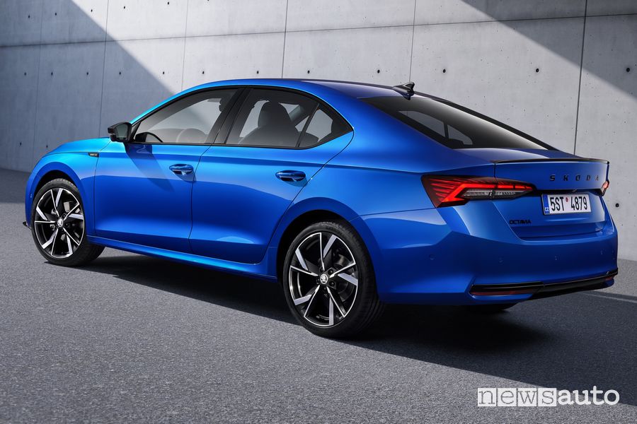 Skoda Octavia Sportline 2024 posteriore 3/4