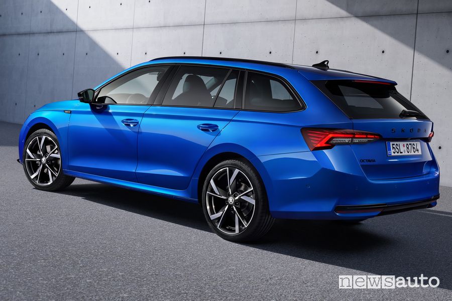 Skoda Octavia Sportline 2024 posteriore 3/4