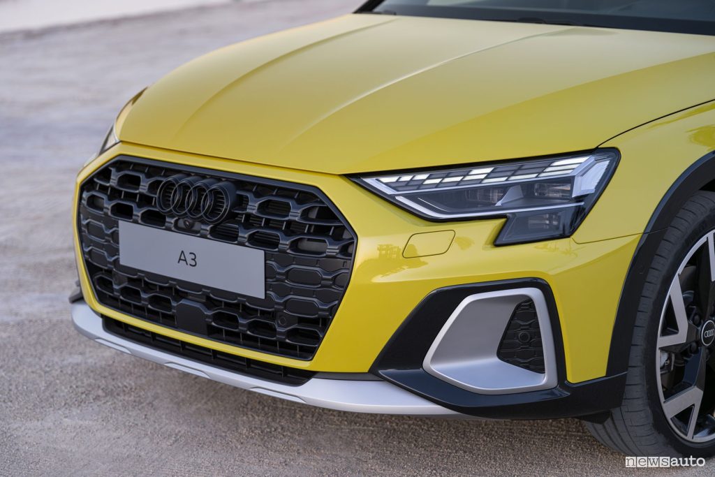 Audi A3 Allstreet paraurti firma luminosa anteriore