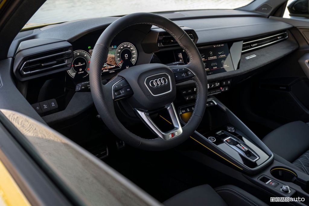 Audi A3 Allstreet volante abitacolo
