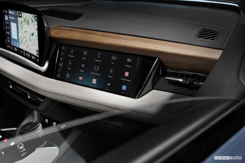 Audi Q6 e-tron quattro display passeggero