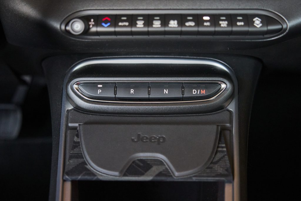 Pulsanti per selezionare il Parking, Retro, Neutral e Drive