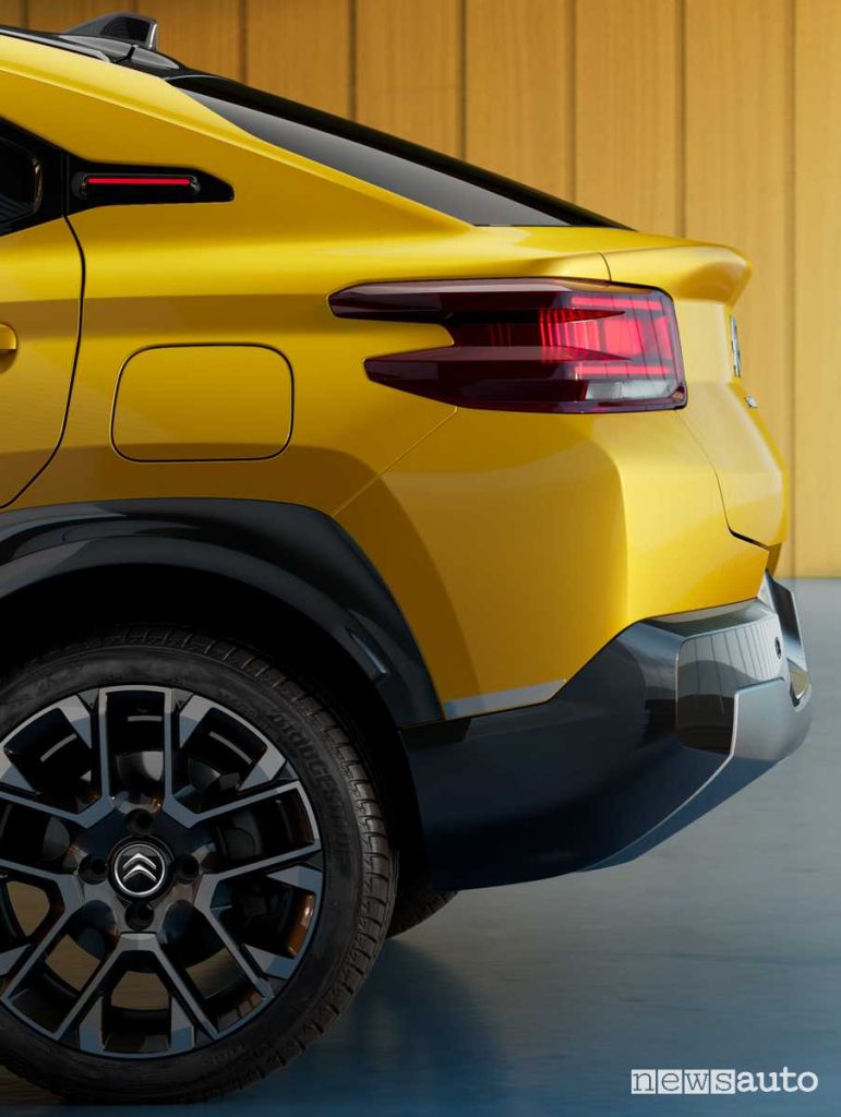 Citroen Basalt Vision faro e cerchio posteriore