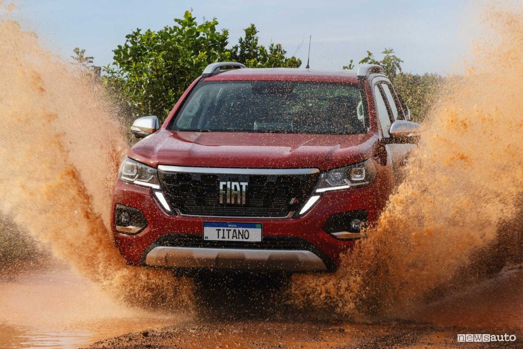 Fiat Titano pick-up in off road