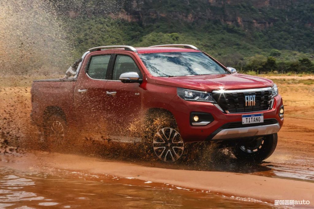 Fiat Titano pick-up in off road