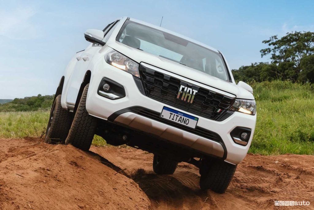Fiat Titano pick-up in twist sullo sterrato