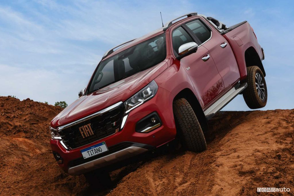 Fiat Titano pick-up in twist nello sterrato
