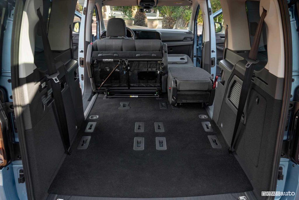 Ford Tourneo Connect PHEV vano di carico abitacolo
