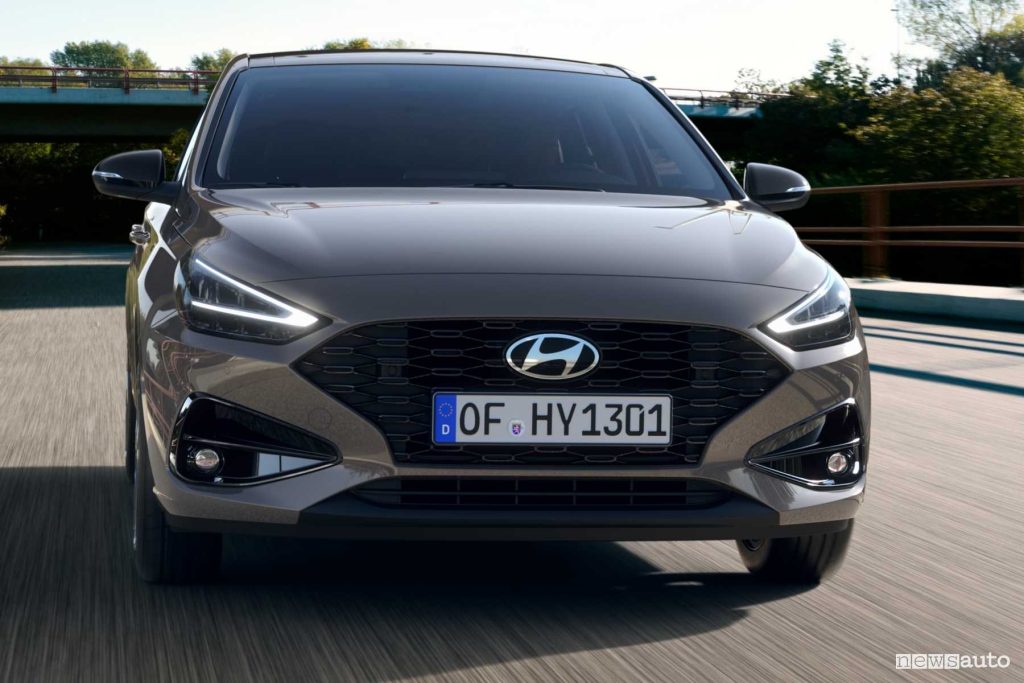 Nuova Hyundai i30 restyling su strada