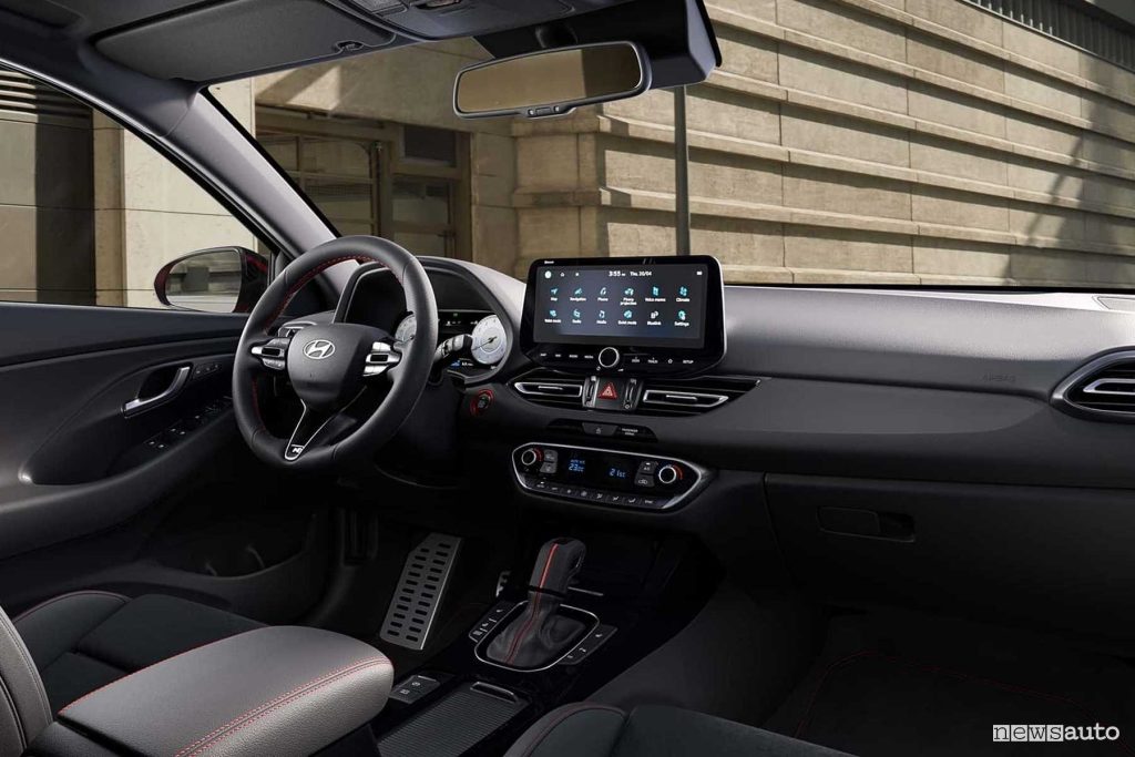Nuova Hyundai i30 restyling N Line plancia abitacolo